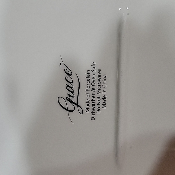 Grace Porcelain Pineapple Casserole Dish!! - Picture 7 of 10